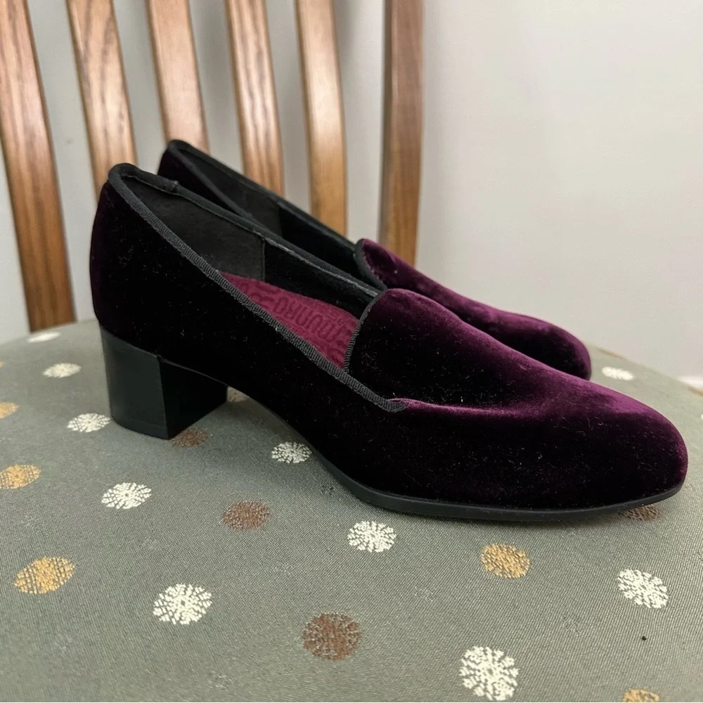 Munro | Purple Velvet Heeled Loafers Size 5.5